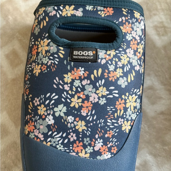 Bogs Navy Floral Waterproof Pull-On Rain Boots - Picture 8 of 10